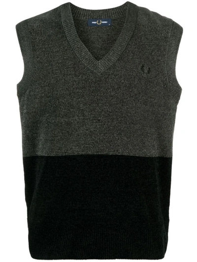 Fred Perry Block Design Ribbed Hem Sleeveless V-neck Tank In Green