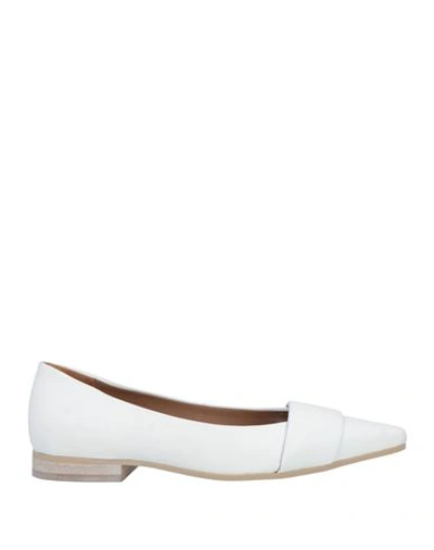 Shop Carmens Woman Ballet Flats Ivory Size 6 Leather In White