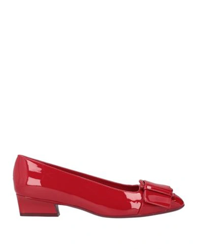 Ferragamo Besslie Patent Leather Pump In Red