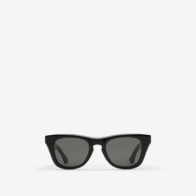 Burberry Arch Sunglasses In Black