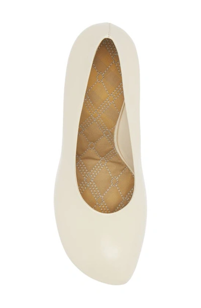 Shop Burberry Rounded Toe Pump In Ivory