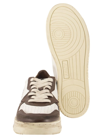 Shop Autry Sneakers Low Leat/leat White/brown/honey
