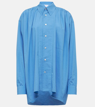 Shop Bottega Veneta Oversized Gathered Cotton-blend Shirt In Blue