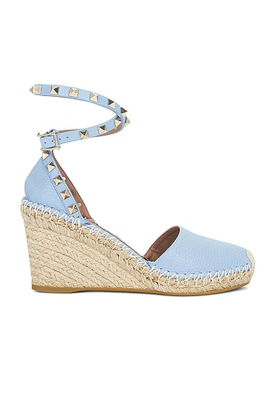 Shop Valentino Rockstud Wedge Espadrille In Popeline Blue & Rose Cannelle