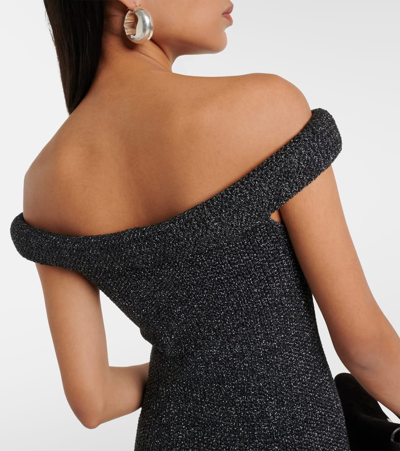 Shop Totême Off-shoulder Knit Maxi Dress In Schwarz