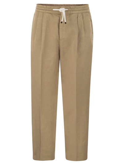 Shop Brunello Cucinelli Leisure Fit Trousers In Linen And Cotton Gabardine In Beige