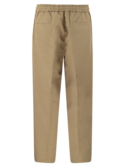 Shop Brunello Cucinelli Leisure Fit Trousers In Linen And Cotton Gabardine In Beige