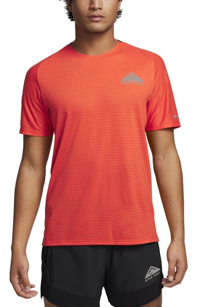 Nike Men's Trail Solar Chase Dri-fit Short-sleeve Running Top In Cosmic Clay/ Summit White