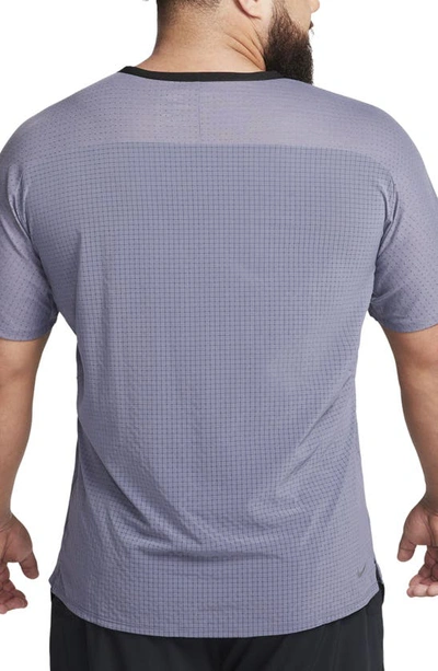 Shop Nike Dri-fit Trail Solar Chase Performance T-shirt In Light Carbon/ Black