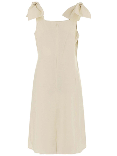 Shop Chloé Bow-detailed Sleeveless Dress In Bianco