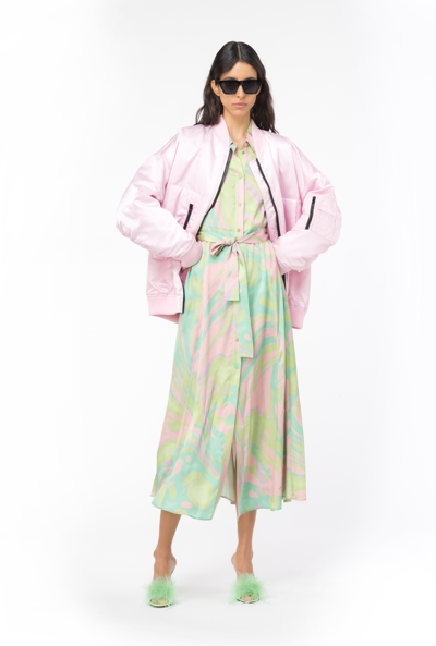 Shop Pinko Robe Chemise Longue À Imprimé Splash In Multi.green/pink