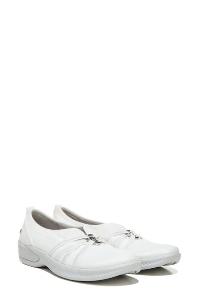 Bzees Niche Womens Cushioned Slip-on Shoes In Bright White Ribbed Sparkle
