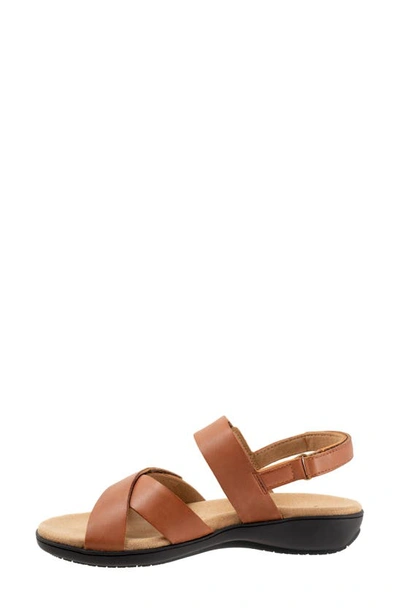 Trotters Mae Woven Slide Sandal In Luggage