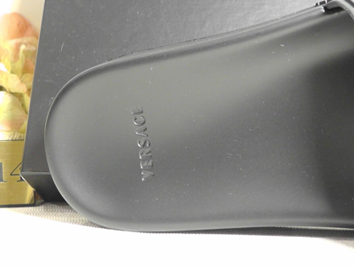 Pre-owned Versace Men's Black Medusa Rubber Pool Slide Sandal Size 8us / 41eur$375nib