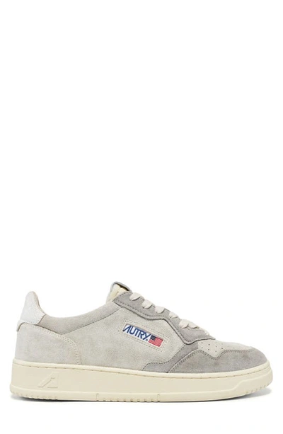 Shop Autry Medalist Low Sneaker In Suede Grey/ Cream