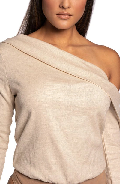 Jluxlabel Akemi One-shoulder Long Sleeve Bodysuit In Natural
