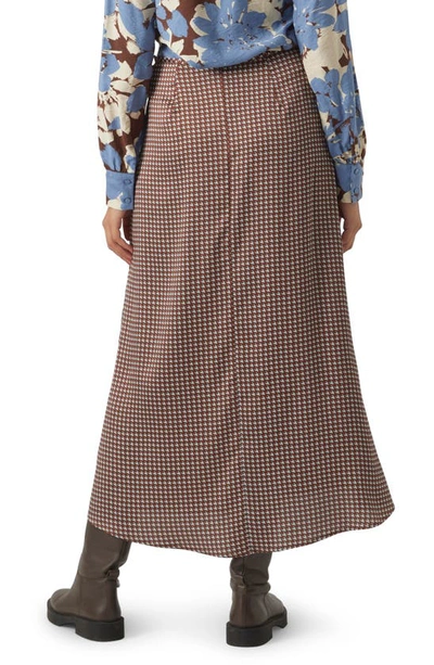 Vero Moda Oli Belinda Houndstooth Check Skirt In Chocolate Fondant