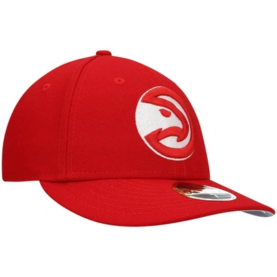 Shop New Era Red Atlanta Hawks Team Low Profile 59fifty Fitted Hat