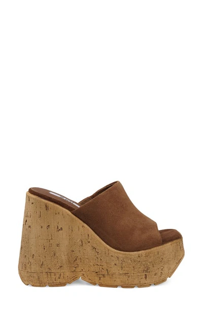 Zigi Zhamira Platform Wedge Sandal In Cognac Suede