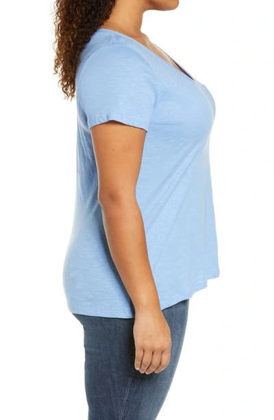 Caslon Rounded V-neck Tee In Blue Cornflower