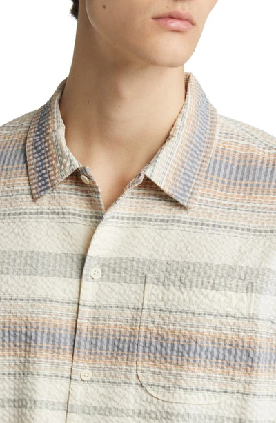 Treasure & Bond Stripe Seersucker Short Sleeve Button-up Shirt In Ivory- Tan Ombre Stripe