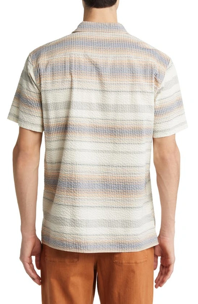 Treasure & Bond Stripe Seersucker Short Sleeve Button-up Shirt In Ivory- Tan Ombre Stripe