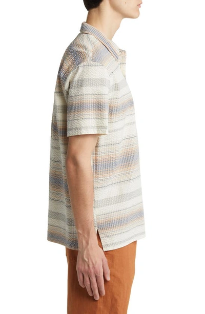 Treasure & Bond Stripe Seersucker Short Sleeve Button-up Shirt In Ivory- Tan Ombre Stripe
