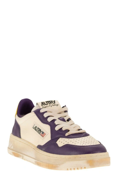 Shop Autry Medalist - Super Vintage Trainers In White/purple