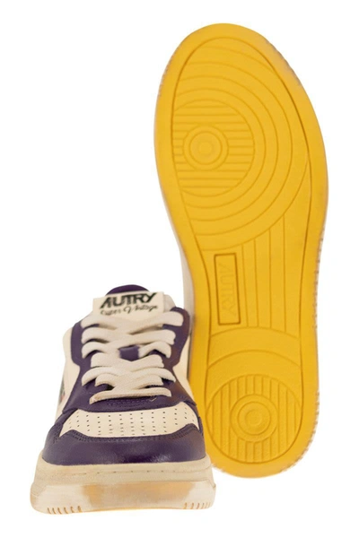 Shop Autry Medalist - Super Vintage Trainers In White/purple