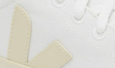 Veja Campo Canvas In White