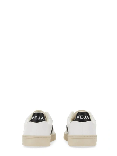 Shop Veja Sneaker V-10 Unisex In White
