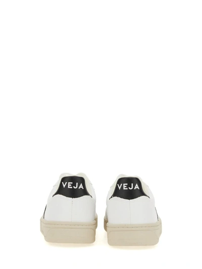 Shop Veja Sneaker V-10 Unisex In White