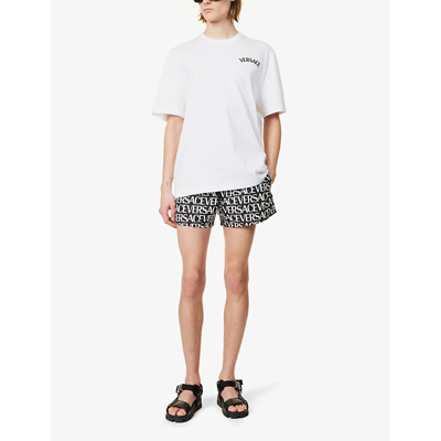 Shop Versace Men's Black+white Brand-print Slip-pocket Swim Shorts In Monochrome