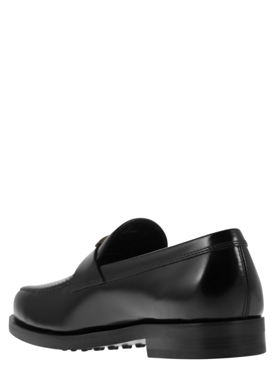 Tod's Smooth Leather Moccasin Loafers With Subtle Stitching