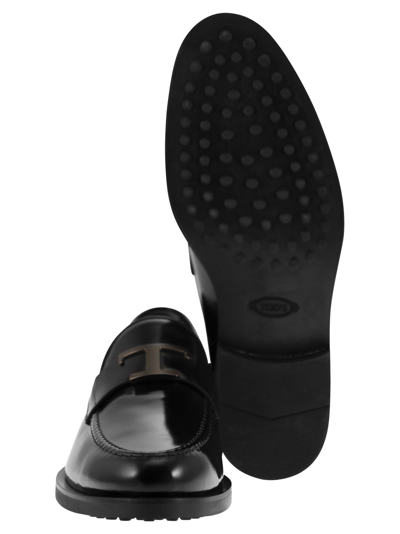 Tod's Smooth Leather Moccasin Loafers With Subtle Stitching