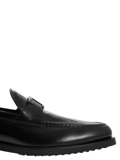 Tod's Smooth Leather Moccasin Loafers With Subtle Stitching