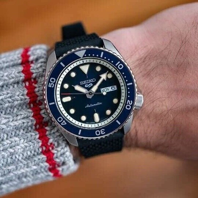 Pre-owned Seiko 5 Blue Dial Srpd93 Automatic Rubber Strap Watch (warranty)