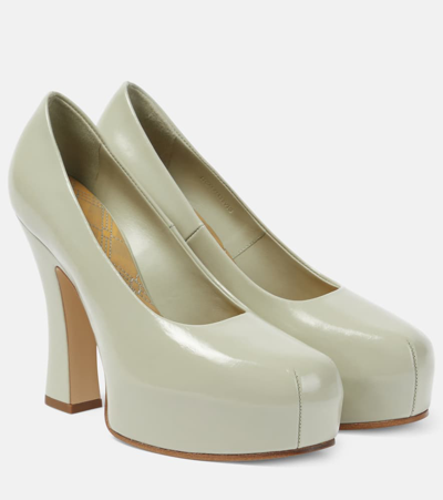 Shop Burberry 130 Leather Platform Pumps In Pebble