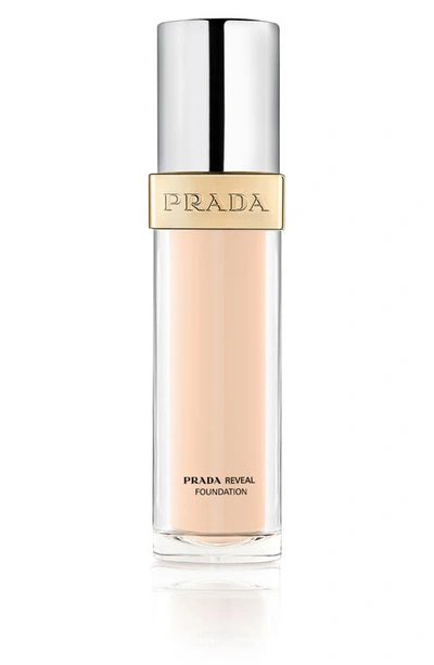 Shop Prada Reveal Skin Optimizing Refillable Soft Matte Foundation In Lc5
