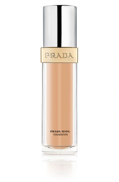 Shop Prada Reveal Skin Optimizing Refillable Soft Matte Foundation In Mn40
