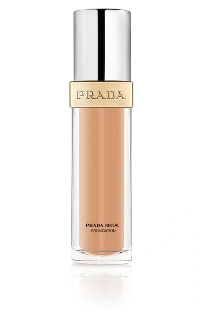 Shop Prada Reveal Skin Optimizing Refillable Soft Matte Foundation In Lw25