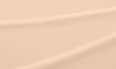 Prada Reveal Skin Optimizing Refillable Soft Matte Foundation In Lc5