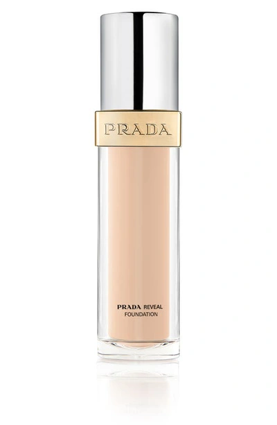 Shop Prada Reveal Skin Optimizing Refillable Soft Matte Foundation In Lc15