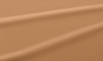 Prada Reveal Skin Optimizing Refillable Soft Matte Foundation In Dn70
