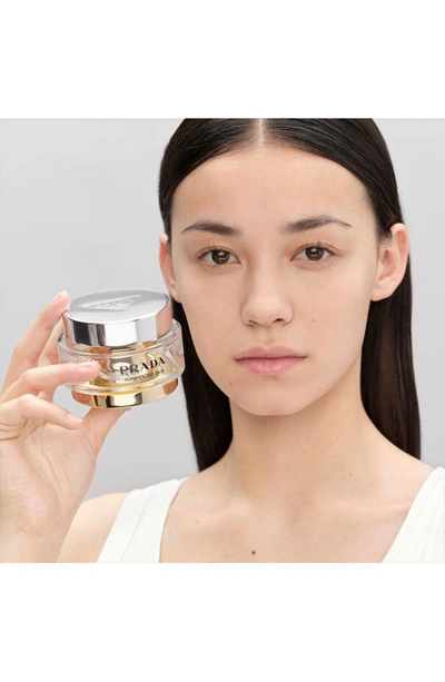 Prada Augmented Skin The Smoothing Face Cream