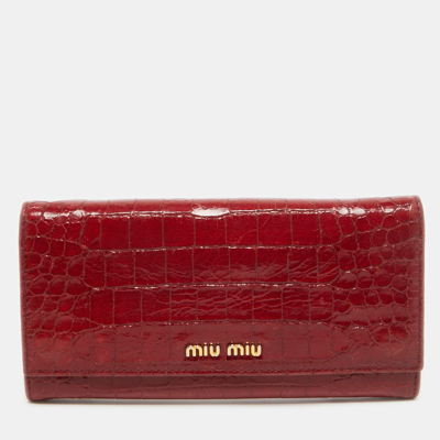 Pre-owned Miu Miu Red Croc Embossed Patent Leather Flap Continental Wallet