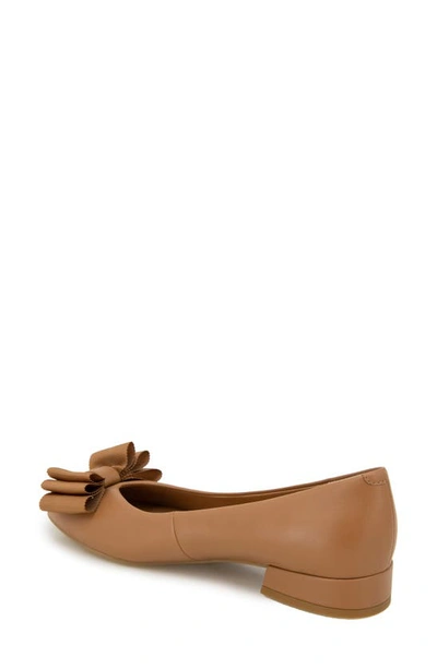 Gentle Souls By Kenneth Cole Atlas Bow Detail Pump In Camel Leather