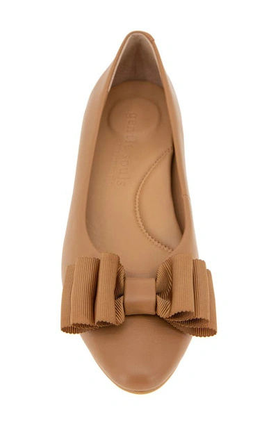 Gentle Souls By Kenneth Cole Atlas Bow Detail Pump In Camel Leather