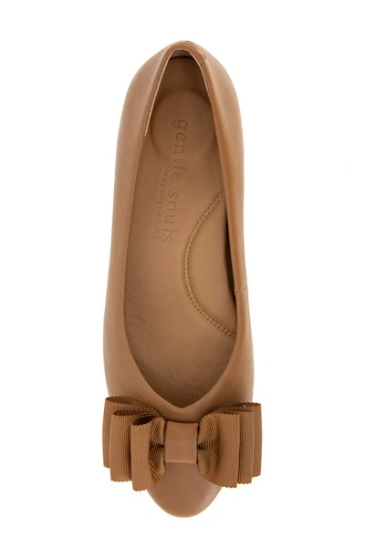 Shop Gentle Souls By Kenneth Cole Atlas Bow Detail Pump In Camel Leather