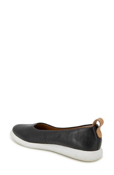 Gentle Souls By Kenneth Cole Bella Flat In Black Leather